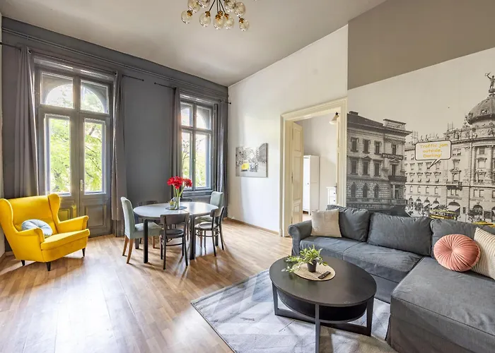 Cozy & Nostalgic Style In The Center Apartman