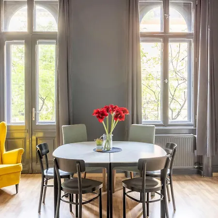Cozy & Nostalgic Style In The Center Apartment