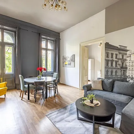 Cozy & Nostalgic Style In The Center Lejlighed