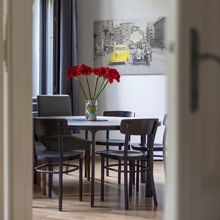 Apartment Cozy & Nostalgic Style In The Center *
